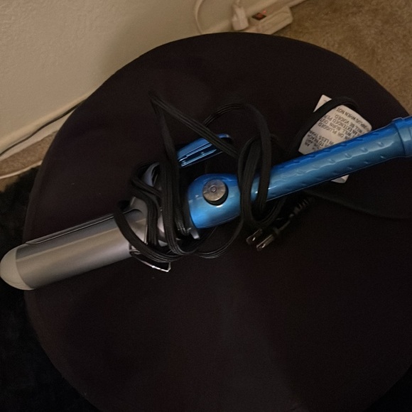 BABYLISSPRO® NANO TITANIUM™ 1½" SPRING CURLING IRON - Picture 2 of 2